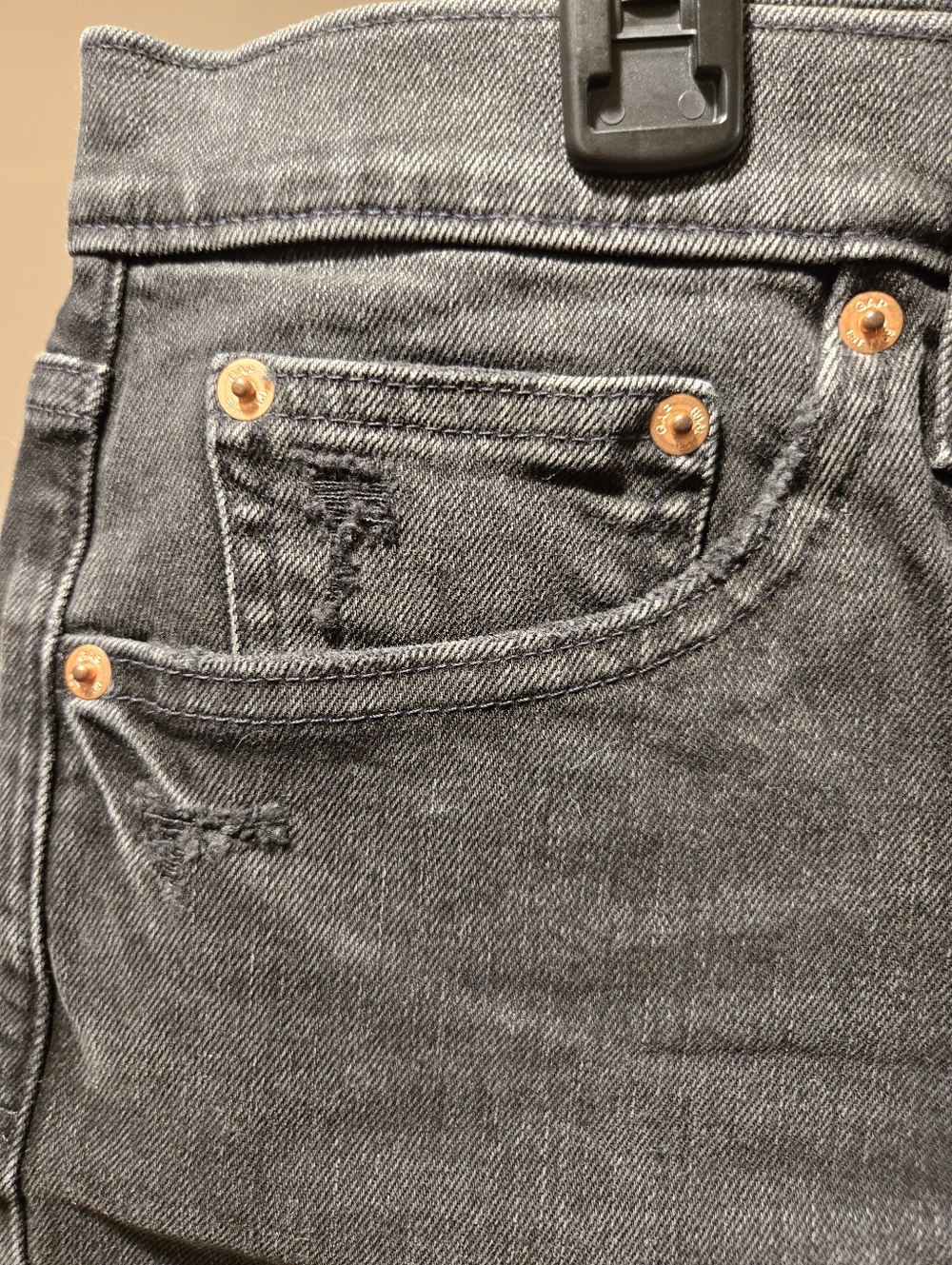 GAP Black 4" High Rise Cut Off Shorts - Picture 5 of 6
